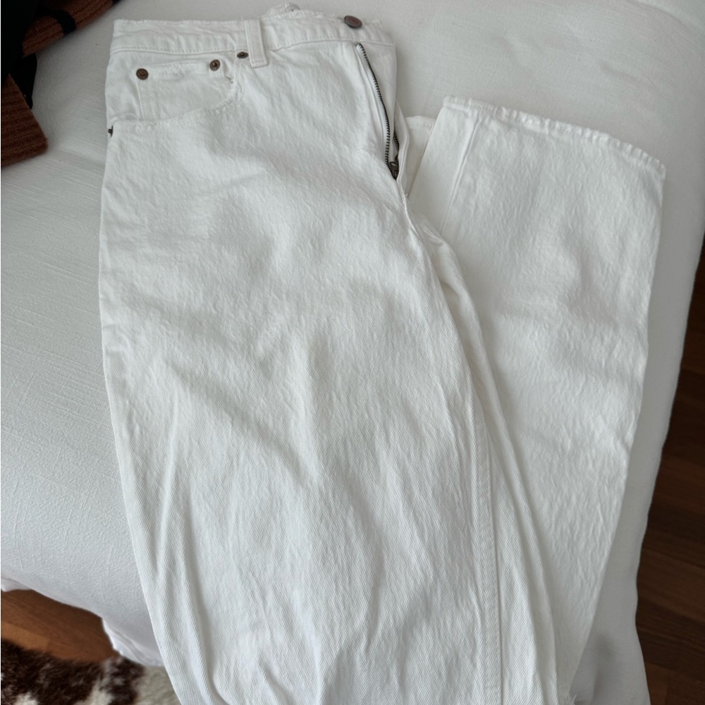 Abercrombie 90s straight leg ultra high rise Jeans.